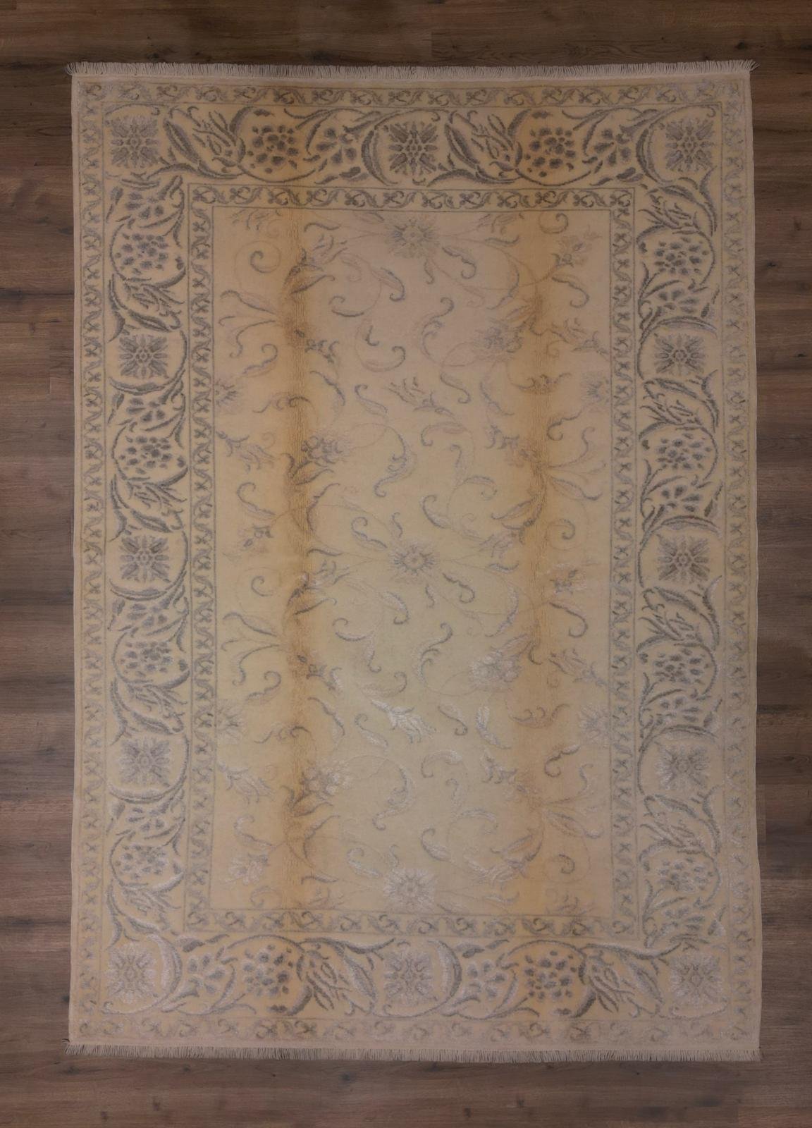 yün ipek uşak - 4m2- 125 4m² Yün İpek Uşak Serisi - Gümüş ve Altın Tonlarında Vintage Dokulu El Dokuması Görünümlü Halı - Görsel 1